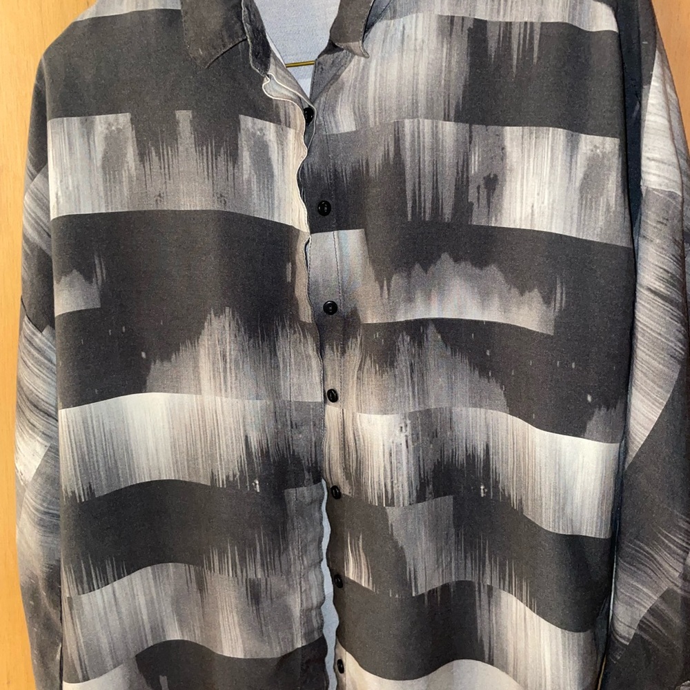 Ladies Bench. Button up shirt